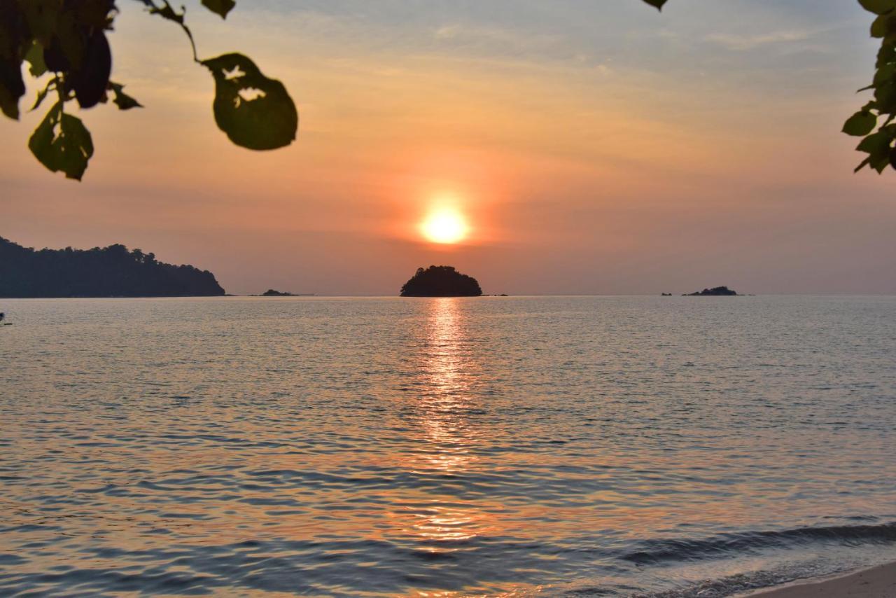 Avi Pangkor Beach Resort Kampong Pasir Bogak Ngoại thất bức ảnh