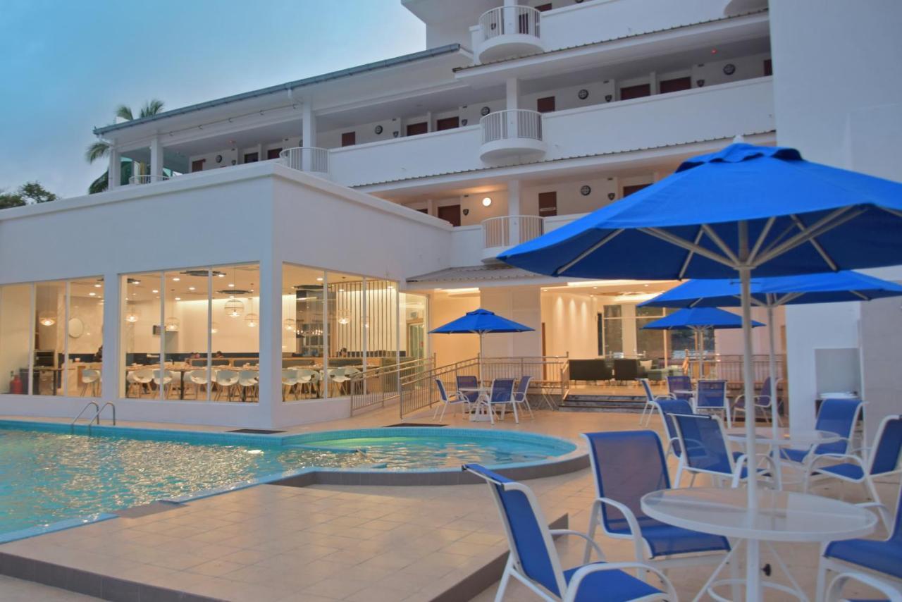 Avi Pangkor Beach Resort Kampong Pasir Bogak Ngoại thất bức ảnh